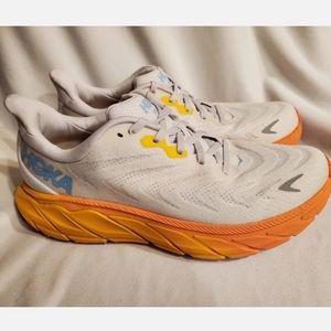 Women's Hoka One One Arahi 6 size 9.5